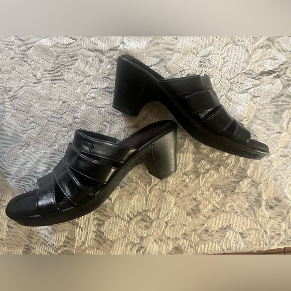 Black Slip On Sabdals wit 2.5 inch heel - Picture 3 of 4